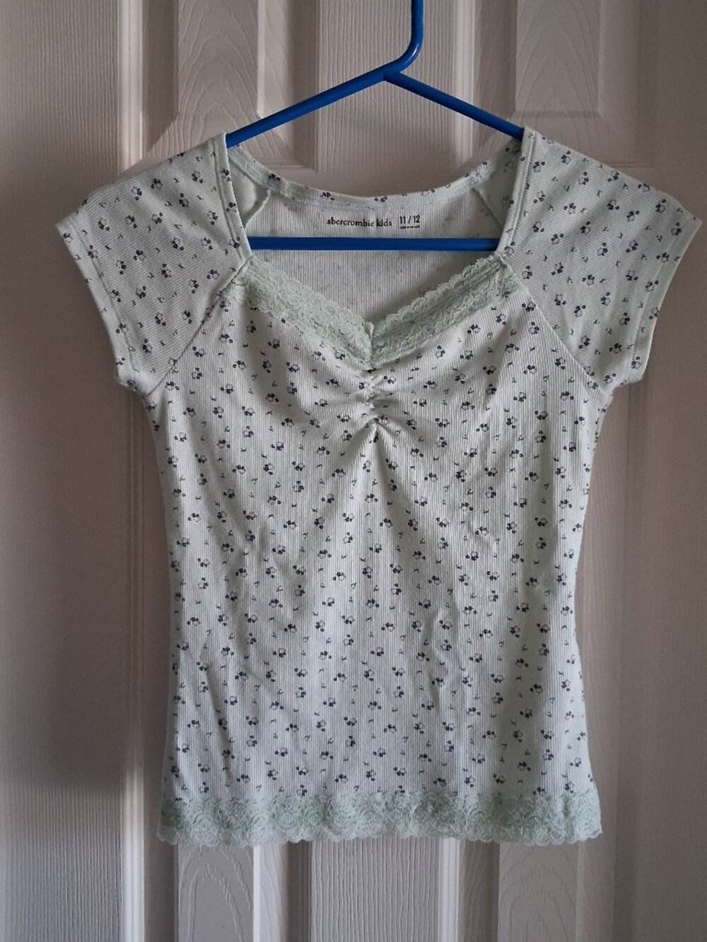 Abercrombie Kids Girls Size 11/12 Ribbed Light Green Floral Shirt Lace Trim EUC